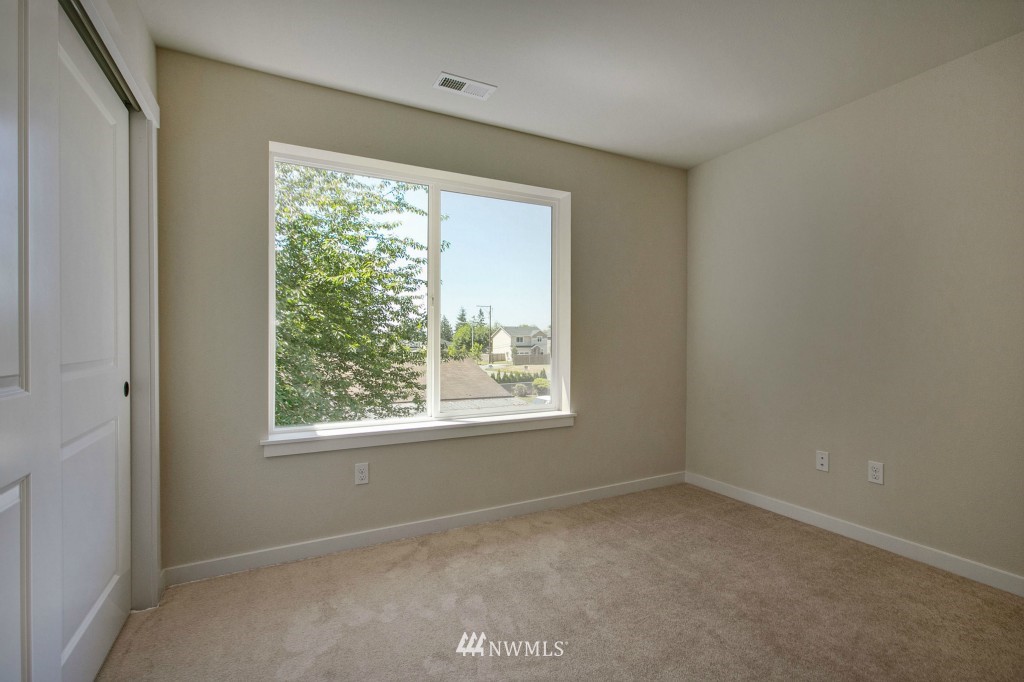 5109 Northeast 6th Place Renton, WA 98059 - Photo 7 of 18 Gallery Image 7