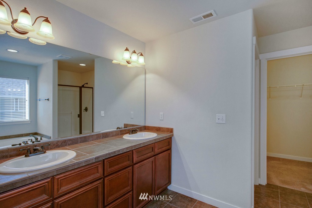 5109 Northeast 6th Place Renton, WA 98059 - Photo 8 of 18 Gallery Image 8
