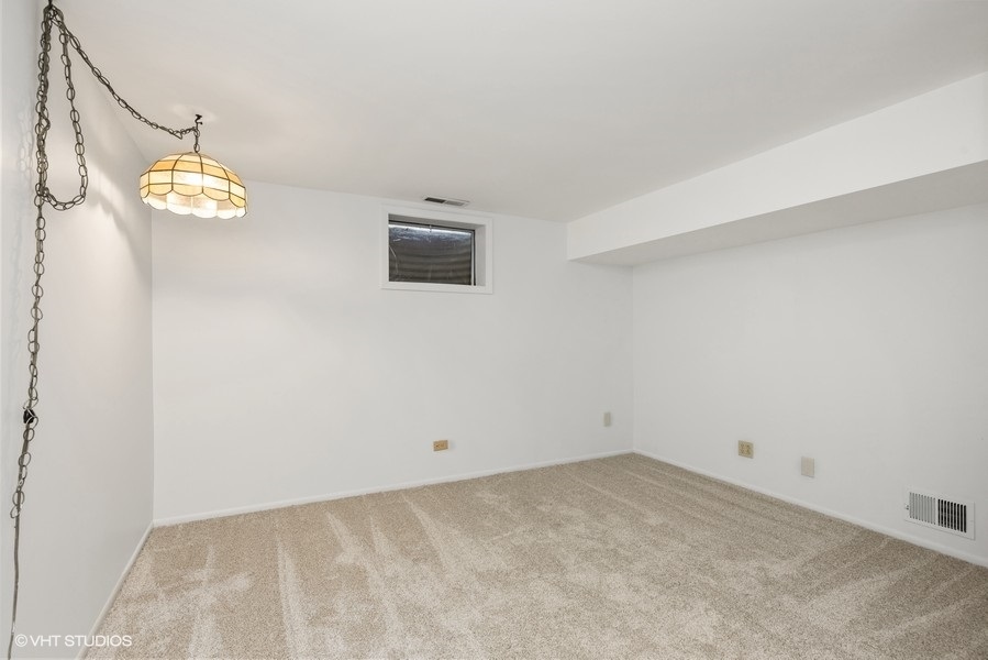 1310 Chatsworth Lane Hoffman Estates, IL 60169 - Photo 16 of 18 an empty room with a kitchen