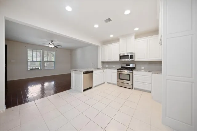 $2,400 | 4223 Cascade Sky Drive, Arlington, TX 76005