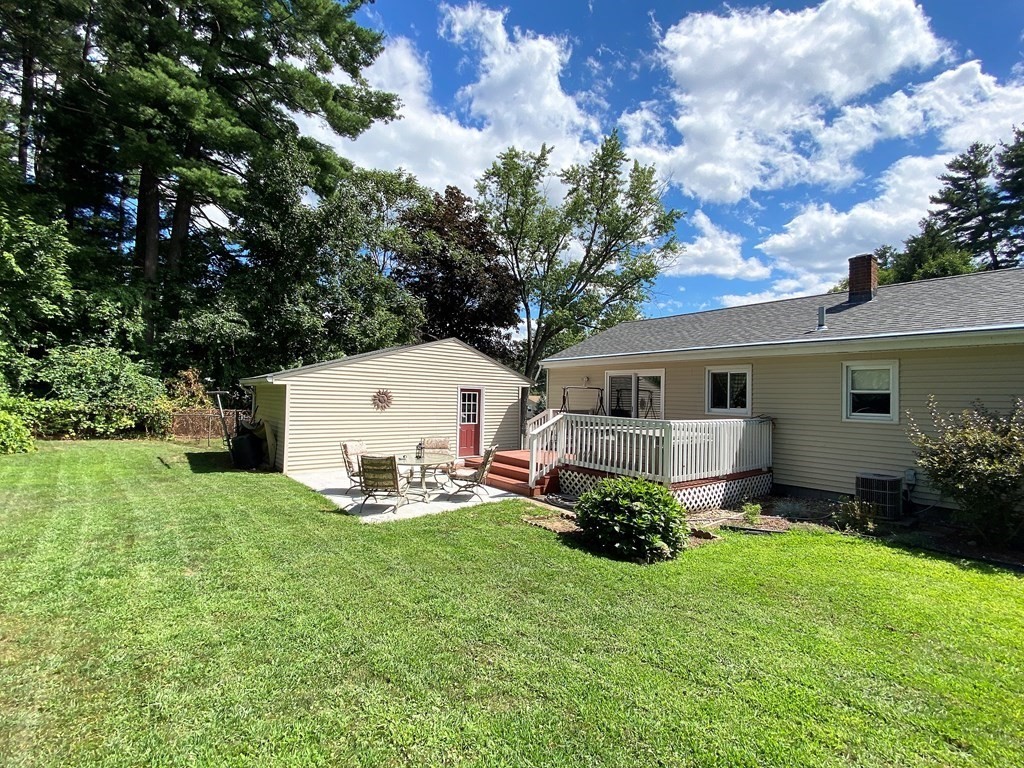 38 Dewitt Street Springfield, MA 01129 - Photo 8 of 34