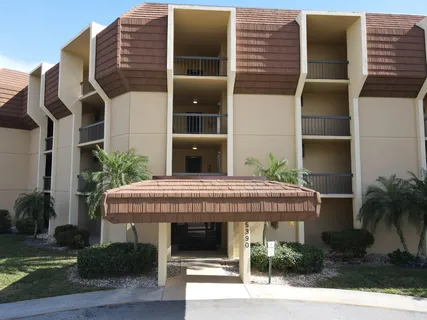 $349,900 | 5390 Woodland Lakes Drive, Unit 201, Palm Beach Gardens, FL 33418