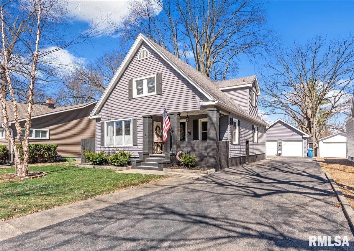 1425 West Edwards Street Springfield, IL 62704 - Photo 1 of 46