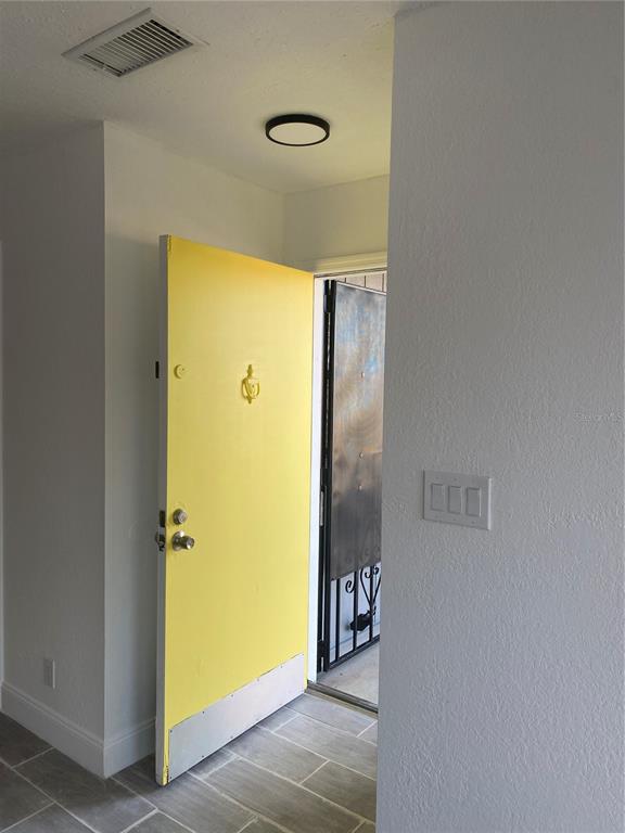 2526 Lemon Tree Lane, Unit L Orlando, FL 32839 - Photo 3 of 16