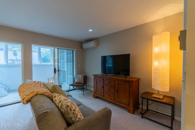 $3,350 | 28 White Street, Unit 28, Saratoga Springs, NY 12866