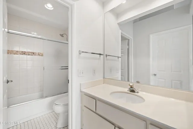 $645,000 | 513 Water Oak Lane, Unit D, Oak Park, CA 91377