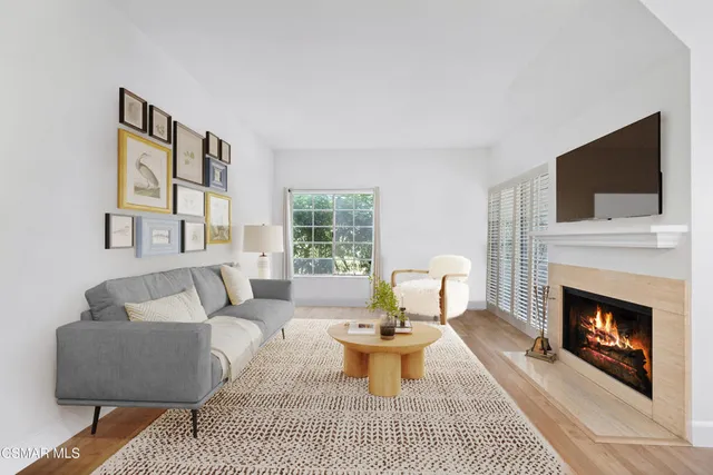 $645,000 | 513 Water Oak Lane, Unit D, Oak Park, CA 91377