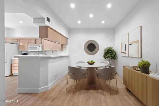 $645,000 | 513 Water Oak Lane, Unit D, Oak Park, CA 91377