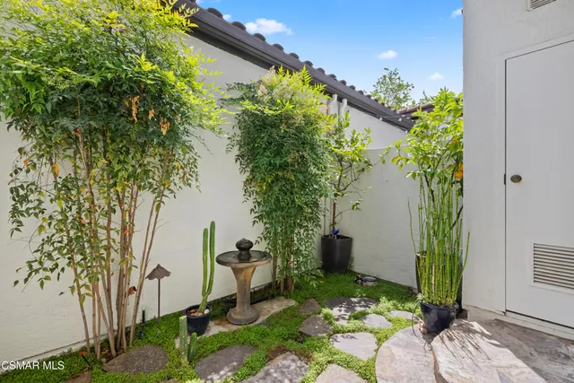 $645,000 | 513 Water Oak Lane, Unit D, Oak Park, CA 91377