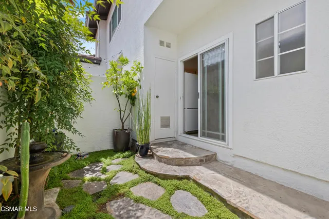 $645,000 | 513 Water Oak Lane, Unit D, Oak Park, CA 91377