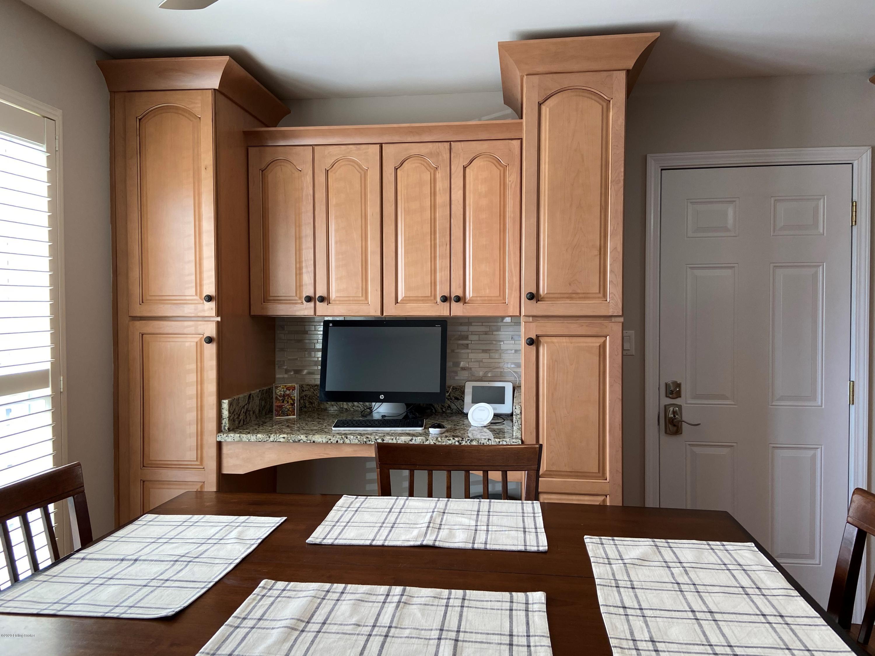 207 Rolling Ridge Way Simpsonville, KY 40067 - Photo 17 of 67 Breakfast area