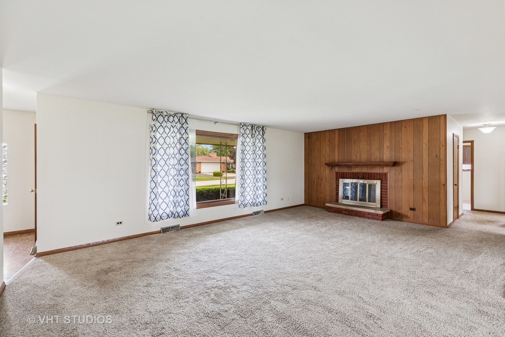 452 Miller Street Beecher, IL 60401 - Photo 3 of 20 an empty room with windows