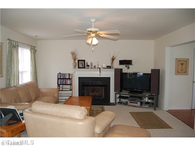 6075 Evans Mill Road High Point, NC 27265 - Photo 3 of 15 Living Room.