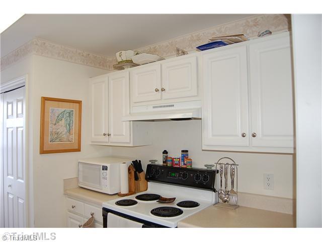 6075 Evans Mill Road High Point, NC 27265 - Photo 5 of 15 Kitchen.