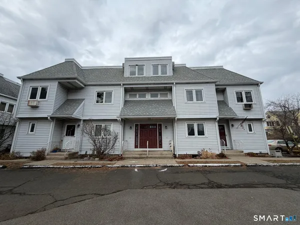 $2,150 | 678 Savin Avenue, Unit 2E, West Haven, CT 06516