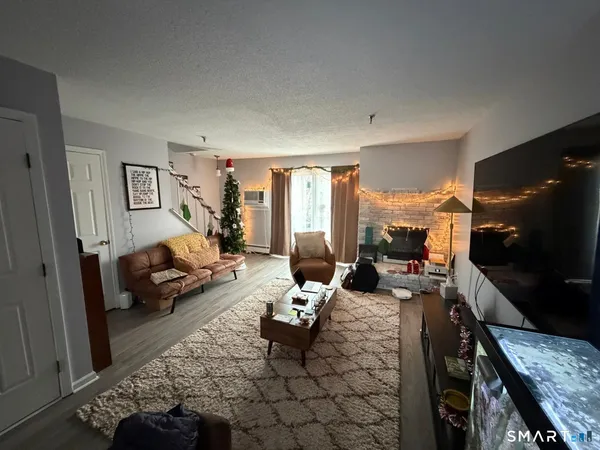 $2,150 | 678 Savin Avenue, Unit 2E, West Haven, CT 06516