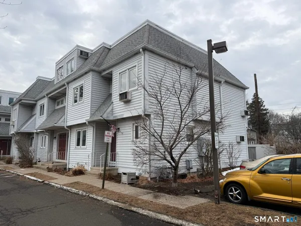 $2,150 | 678 Savin Avenue, Unit 2E, West Haven, CT 06516