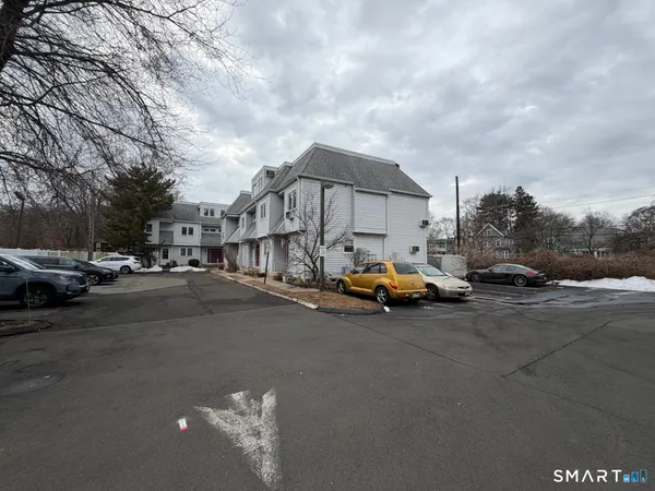 $2,150 | 678 Savin Avenue, Unit 2E, West Haven, CT 06516