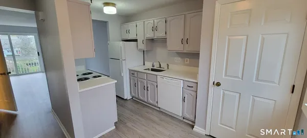 $2,150 | 678 Savin Avenue, Unit 2E, West Haven, CT 06516