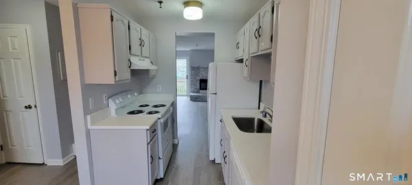$2,150 | 678 Savin Avenue, Unit 2E, West Haven, CT 06516