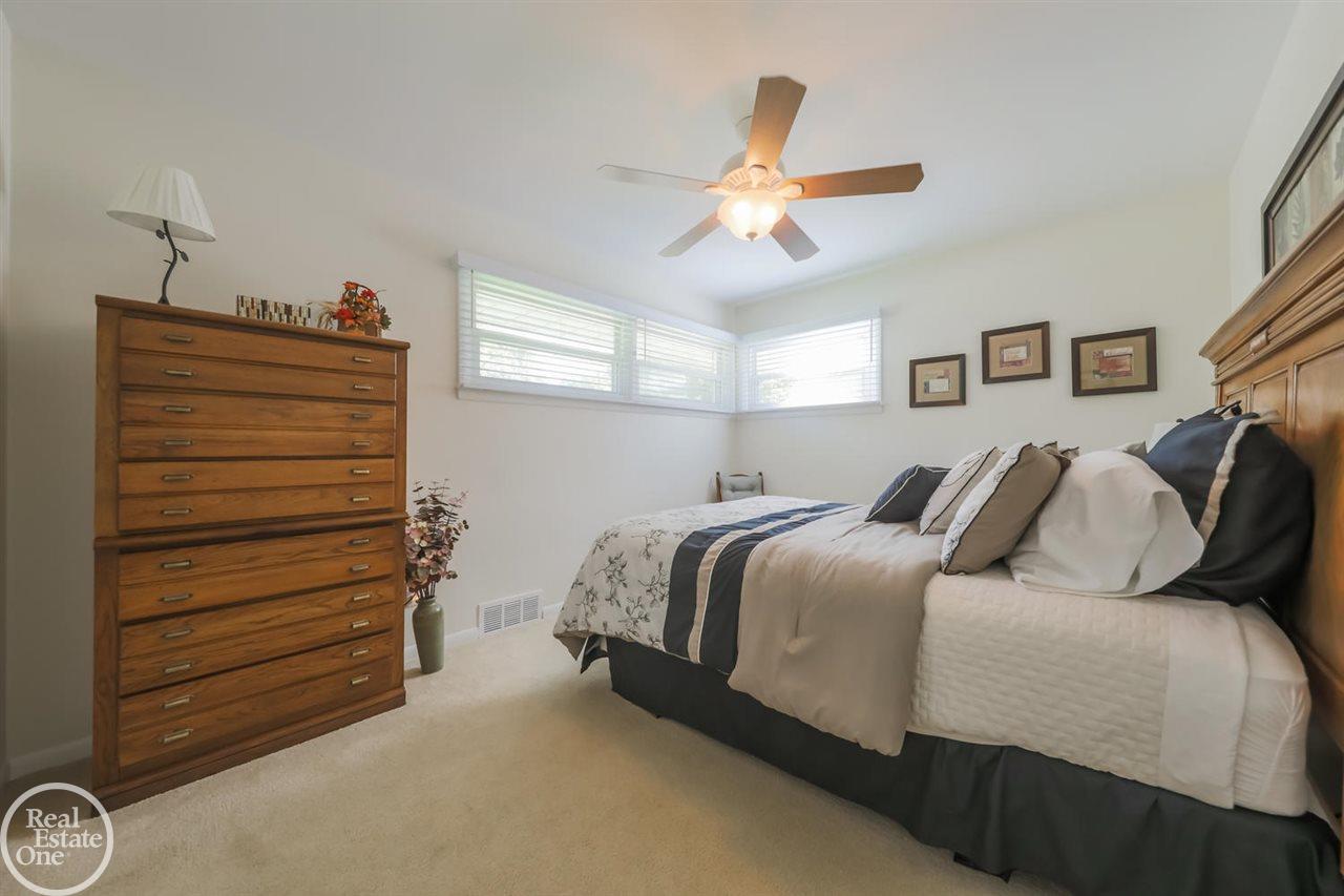 1391 Fairholme Road Grosse Pointe, MI 48236 - Photo 22 of 55 50001931-22.JPG