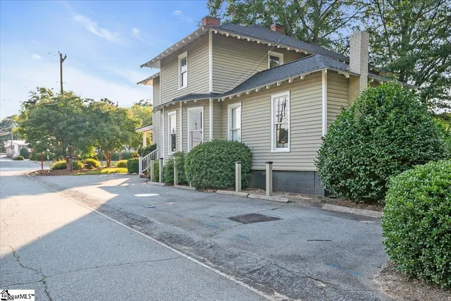 $7,549 | 131 Southeast Main Street, Simpsonville, SC 29681