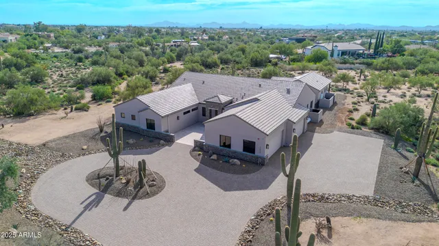 $3,105,000 | 7035 East Montgomery Road, Scottsdale, AZ 85266