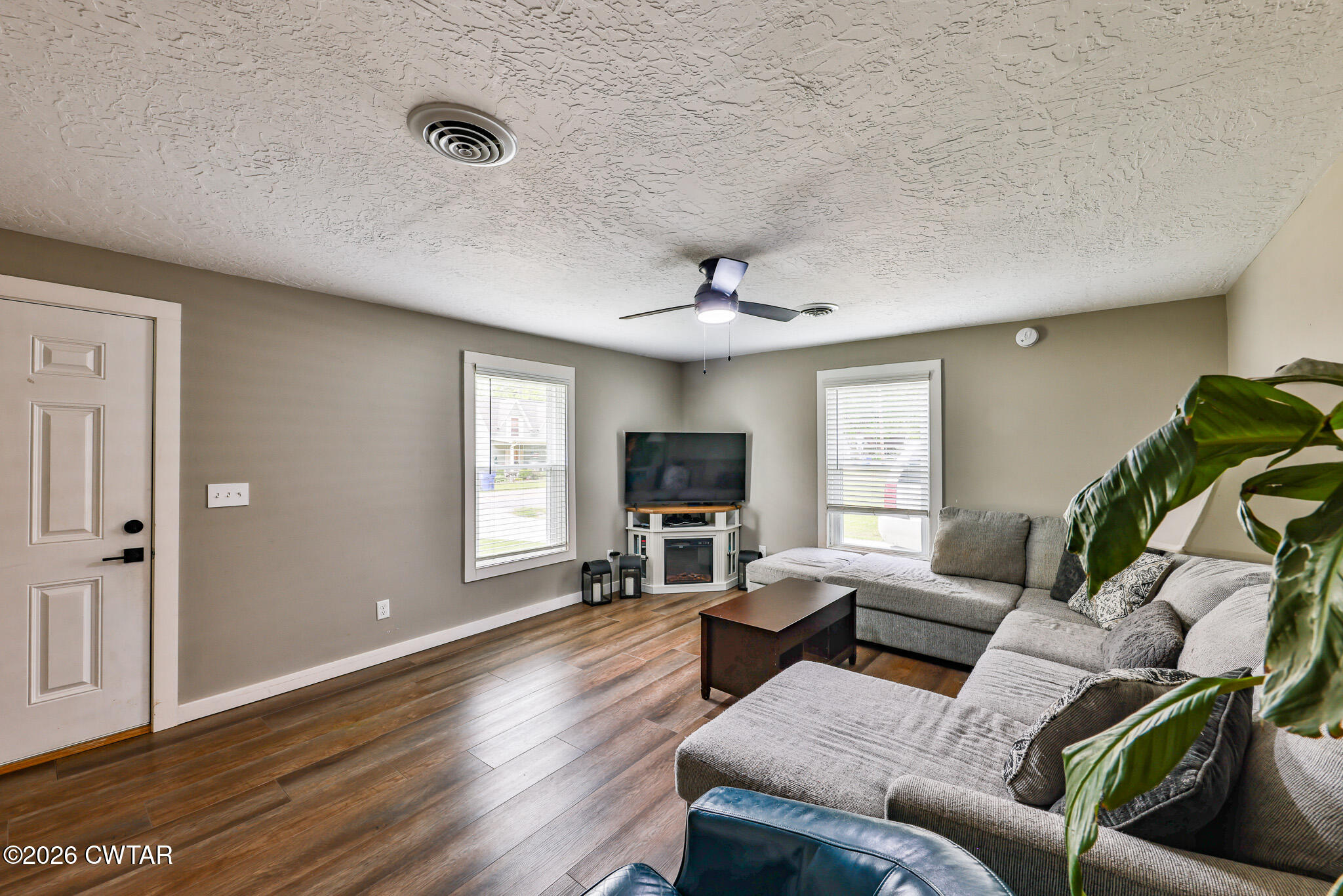 210 East Union Street Gleason, TN 38229 - Photo 7 of 28 a living room with furniture and a wooden floor
