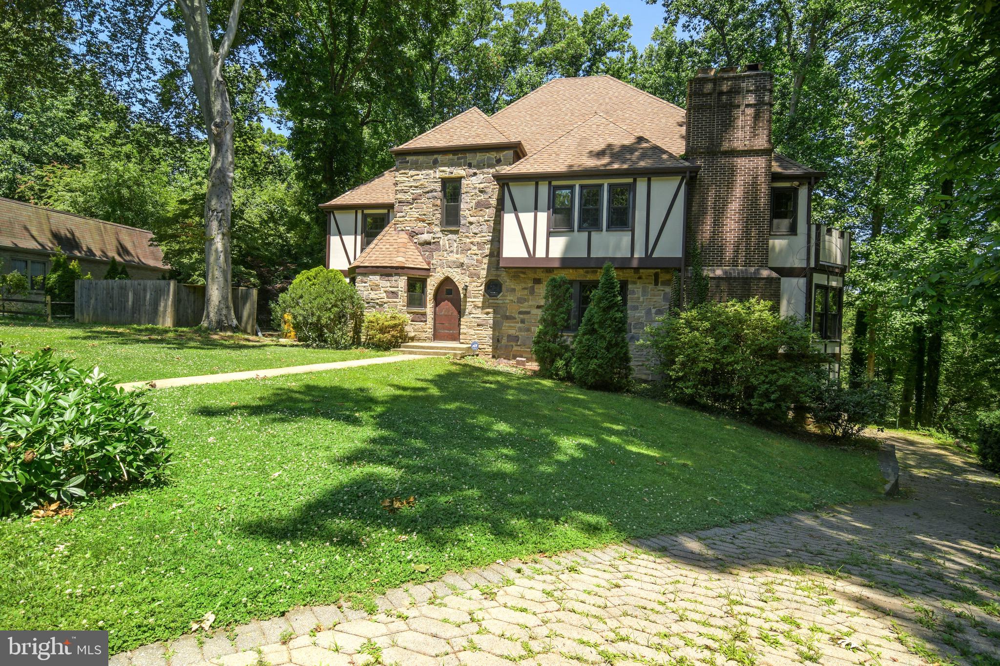 126 Chautaugua Road Arnold, MD 21012 - Photo 4 of 50 Driveway leading to side loading garage