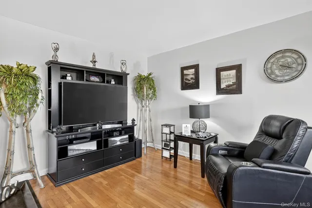$225,000 | 1300 Midland Avenue, Unit A50, Yonkers, NY 10704