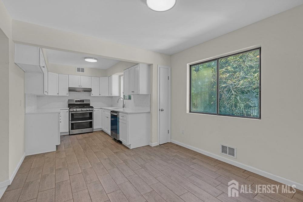 412 Middlewood Road Middletown, NJ 07748 - Photo 20 of 33 Gallery Image 20