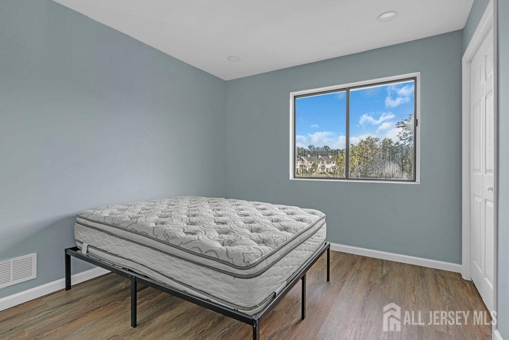 412 Middlewood Road Middletown, NJ 07748 - Photo 26 of 33 Gallery Image 26