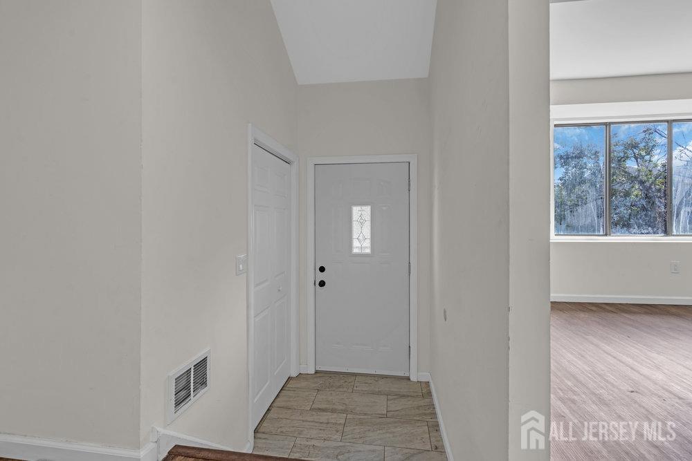 412 Middlewood Road Middletown, NJ 07748 - Photo 9 of 33 Gallery Image 9