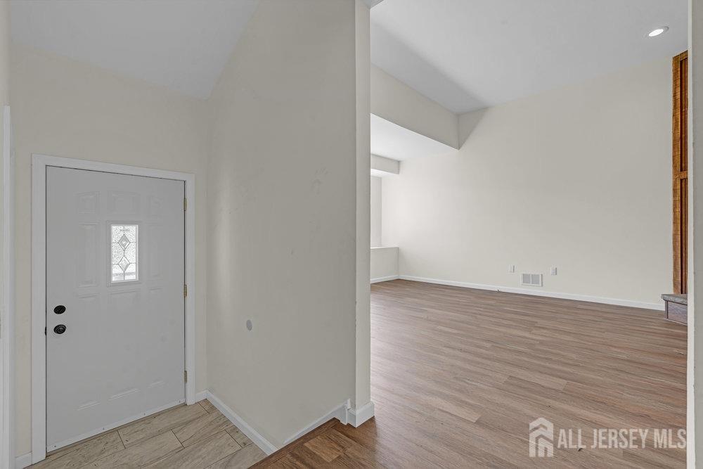 412 Middlewood Road Middletown, NJ 07748 - Photo 10 of 33 Gallery Image 10