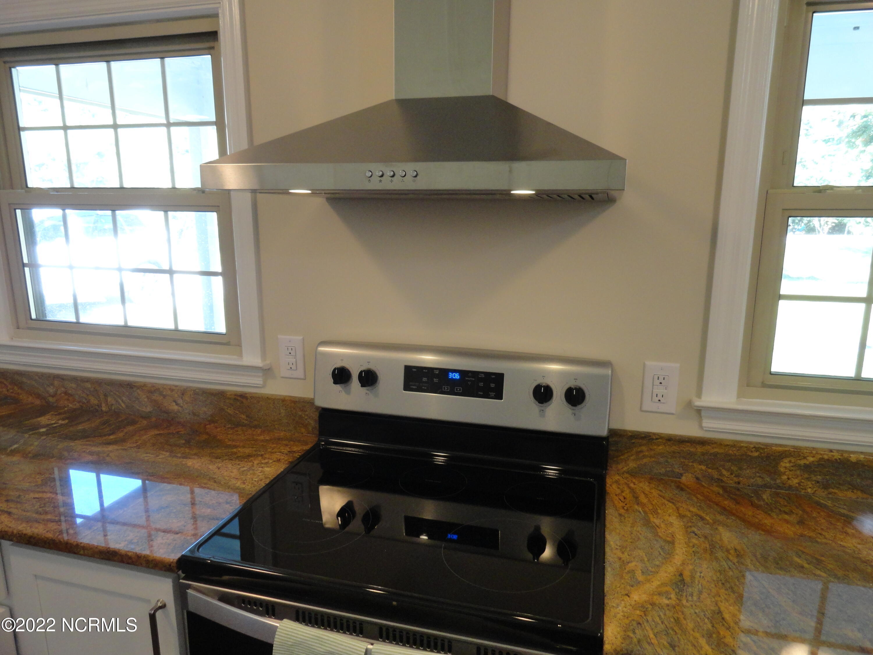 218 Church Road Havelock, NC 28532 - Photo 8 of 24 Upscale Range Hood