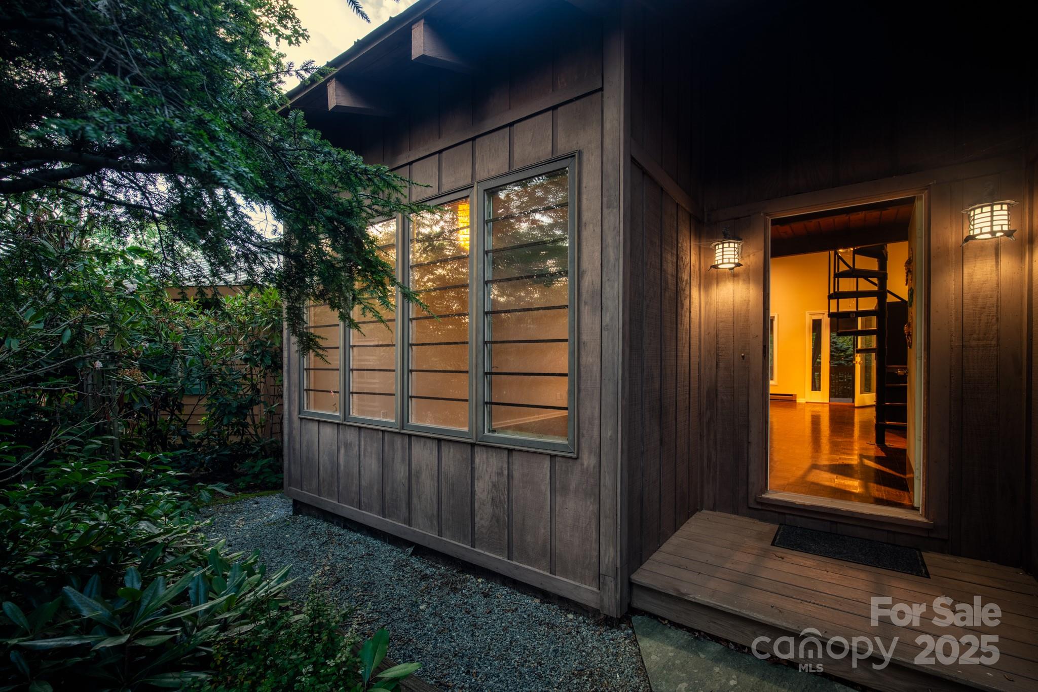 33 Summit Lane Newland, NC 28657 - Photo 25 of 48 a view of a backyard of the house