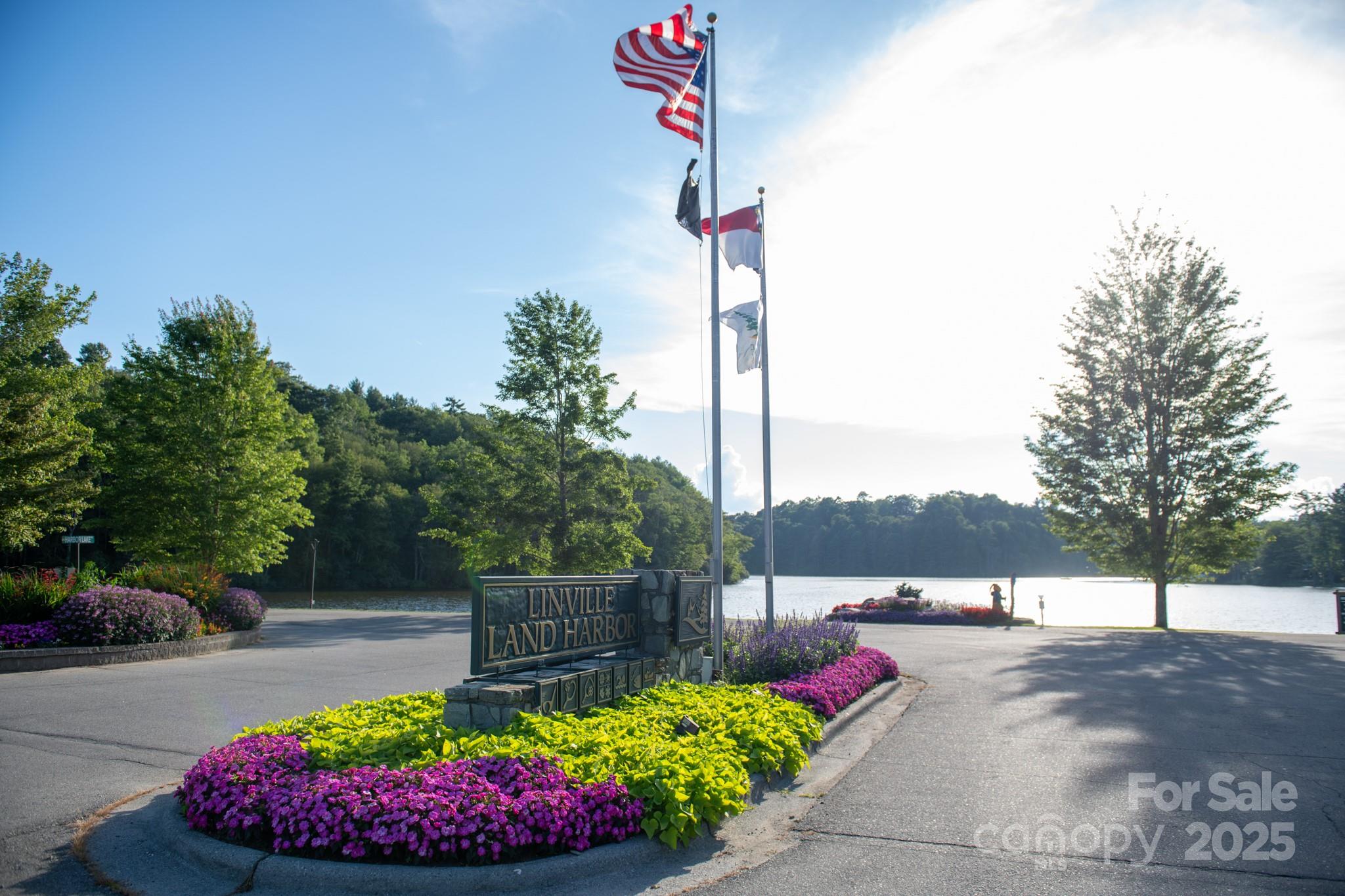 33 Summit Lane Newland, NC 28657 - Photo 5 of 48 a street sign on the side of the road