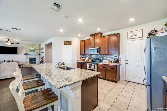 $2,700 | 2311 Themis Way, San Antonio, TX 78245