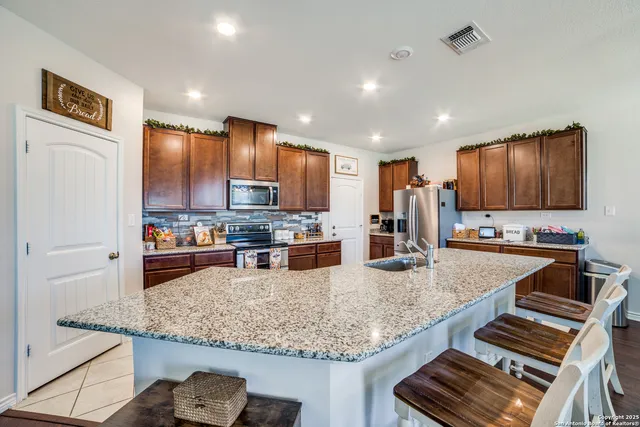 $2,700 | 2311 Themis Way, San Antonio, TX 78245