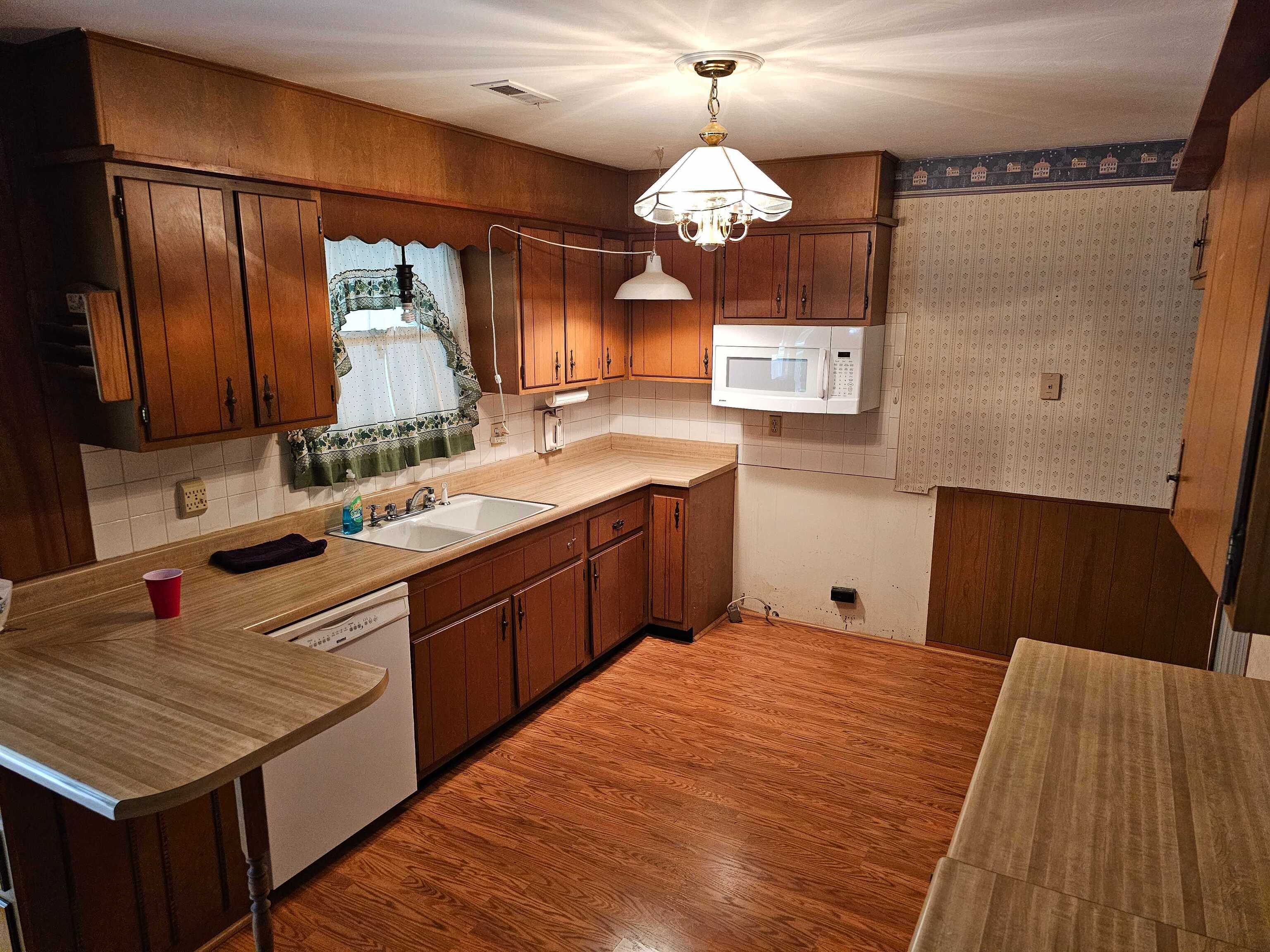 716 Howard Road Greenwood, IN 46142 - Photo 5 of 18