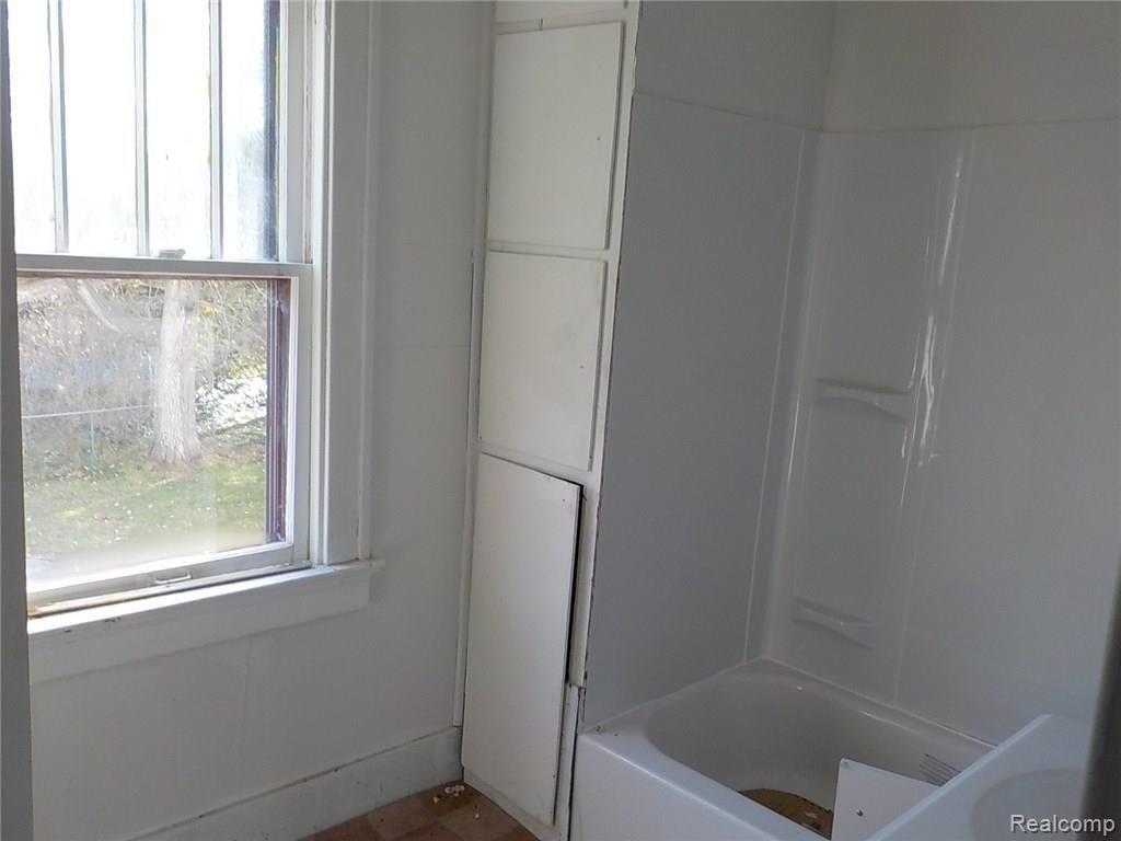 5291 Beecher Road Flint, MI 48532 - Photo 17 of 24 DSCN0083.JPG