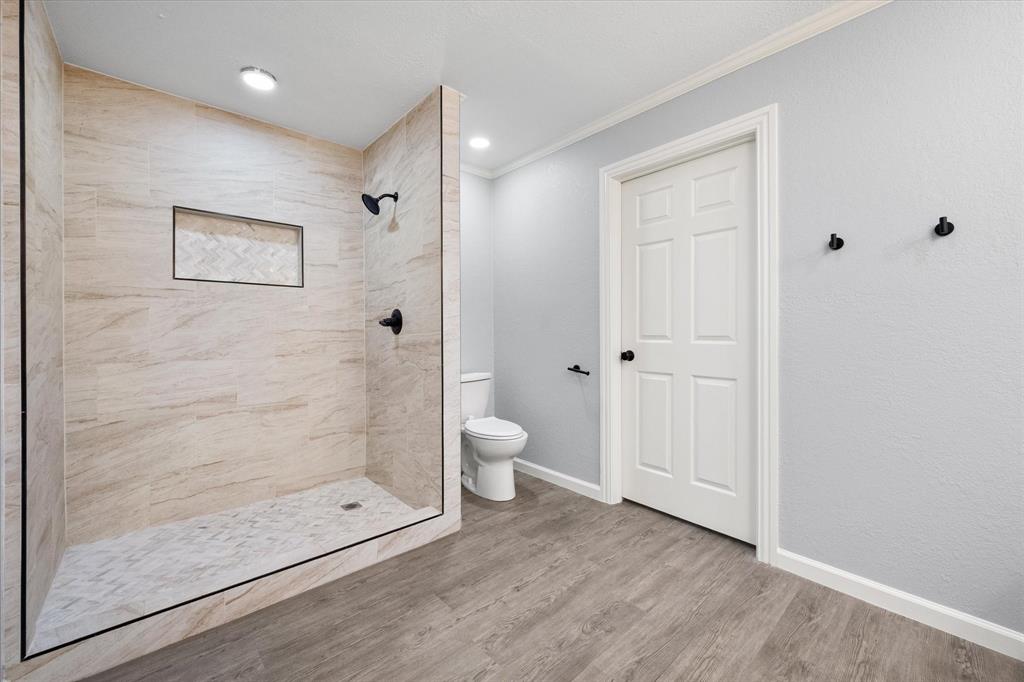 1009 North Spikes Road Corsicana, TX 75110 - Photo 8 of 31 a bathroom with a shower and a toilet