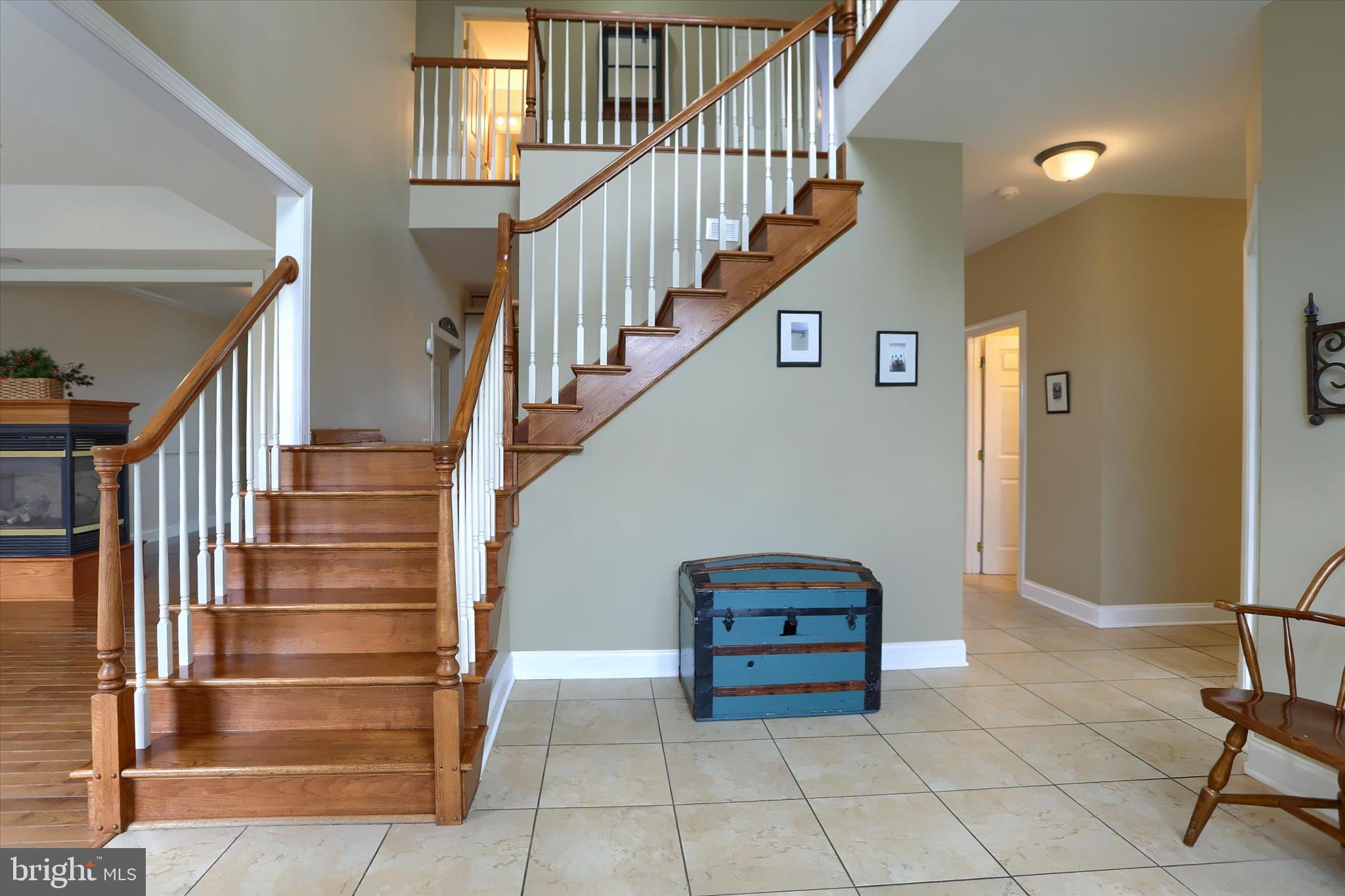 10 Spring View Court Mechanicsburg, PA 17050 - Photo 2 of 50 a view of entryway and hall