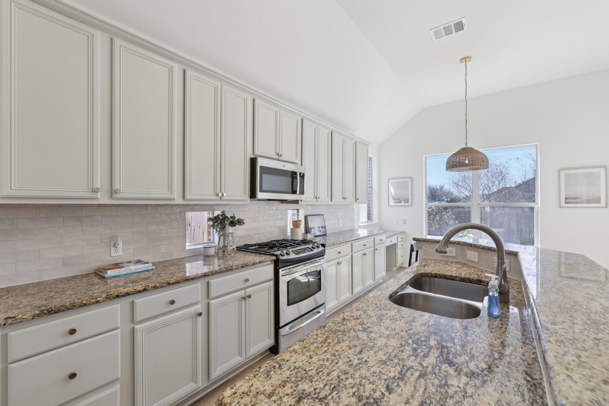 146 Dry Creek Road Austin, TX 78737 - Photo 17 of 37