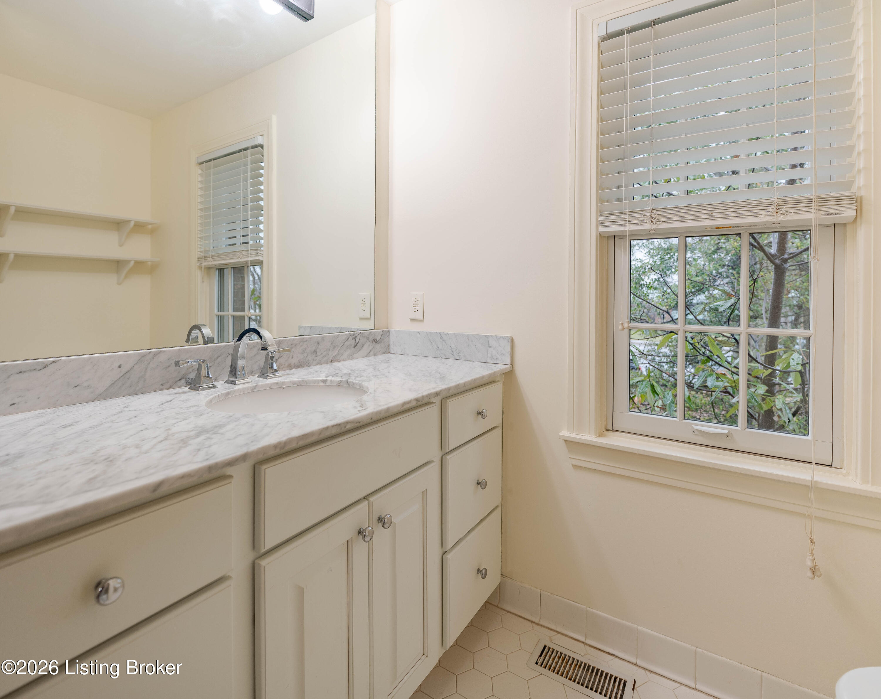 422 Sprite Road, Unit 1 Louisville, KY 40207 - Photo 22 of 32 DSC06381-HDR