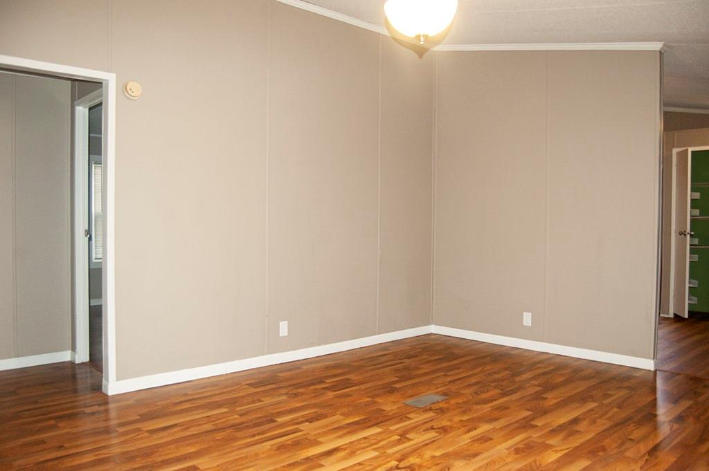541 Rosemary Road Columbus, IN 47203 - Photo 3 of 15 Gallery Image 3