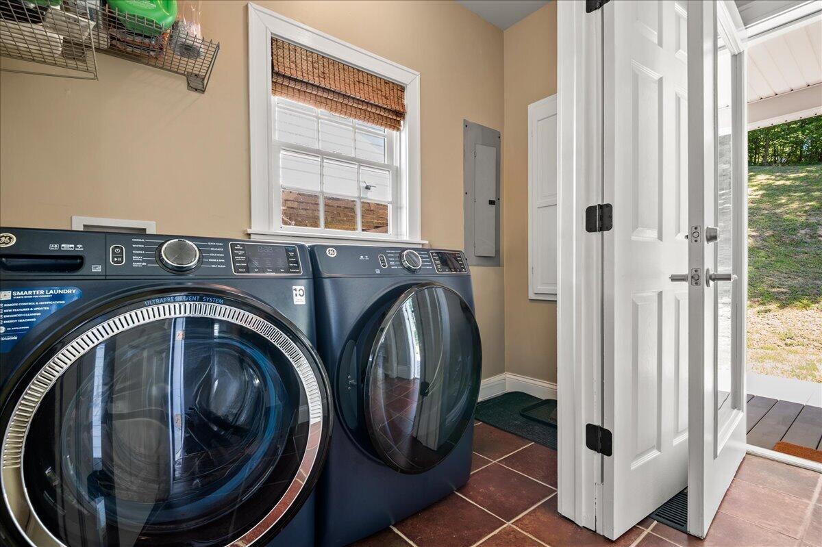 342 Jarve Hollow Road Manchester, KY 40962 - Photo 31 of 47 39-Laundry Area