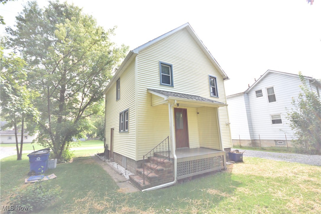 808 West Riddle Avenue Ravenna, OH 44266 - Photo 26 of 28 View of property with a front lawn
