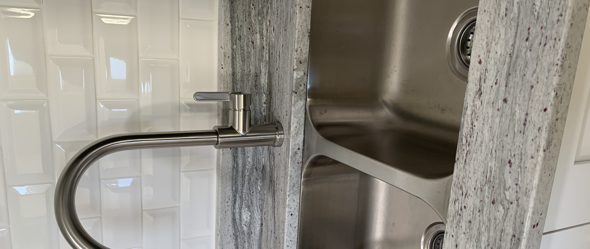 8141 84th Place, Unit 1D Justice, IL 60458 - Photo 4 of 18 a bathroom with a shower