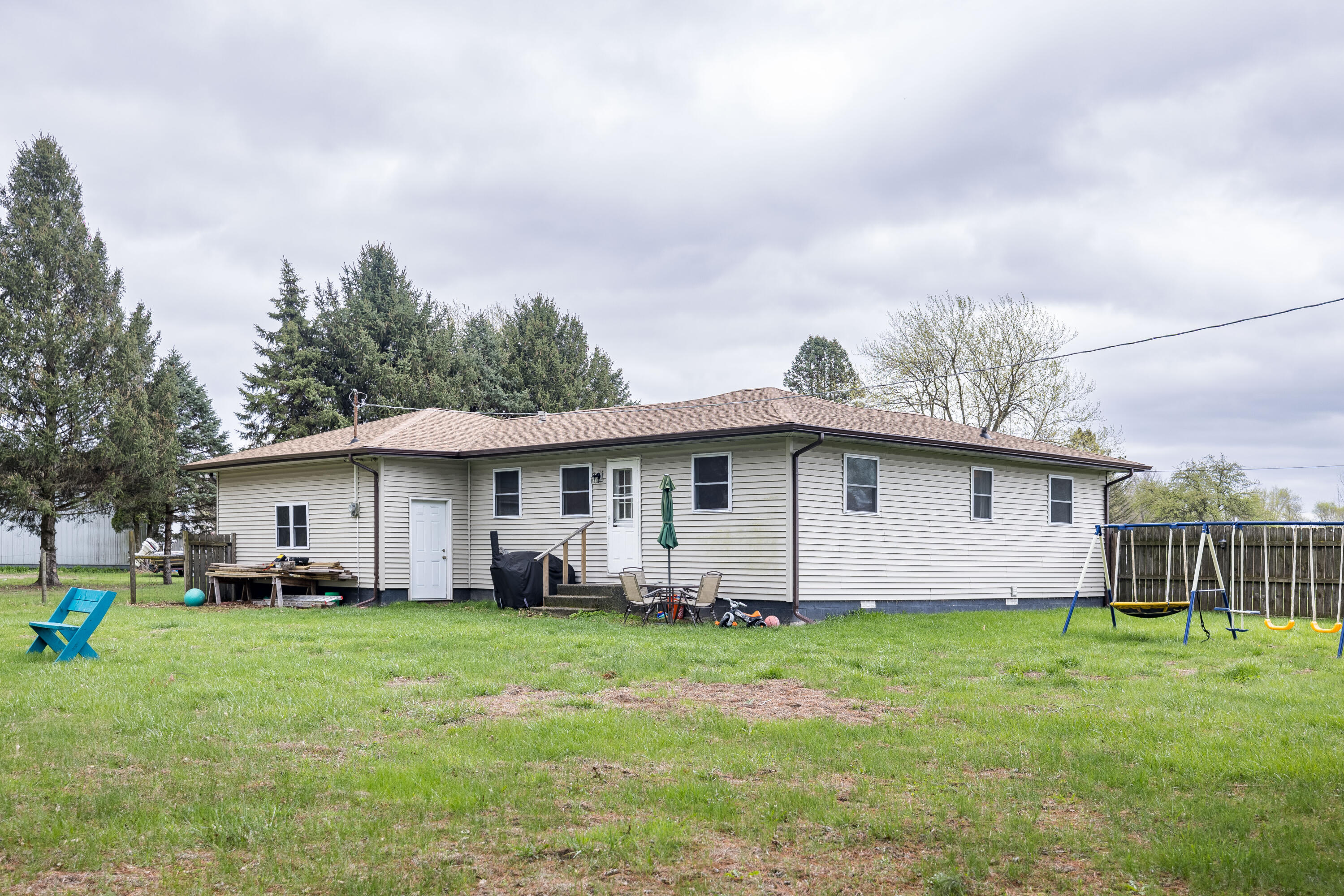 7612 Graefen Drive Demotte, IN 46310 - Photo 3 of 25 a view of a house with a yard